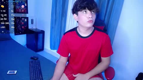 Snapshot of andyboy_19 chatting on 12/18/24, 11:51 andy online show from 12/18/24, 11:51