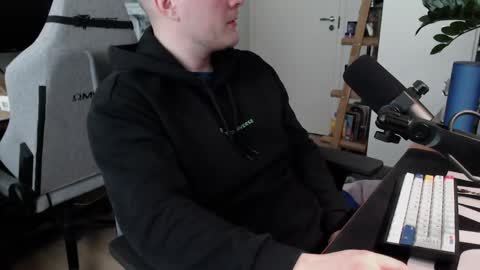 andycandy1994 online show from 04/26/26, 08:45