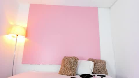 Snapshot of andyylove_jk chatting on 11/25/25, 01:11 Andy online show from 11/25/25, 01:11