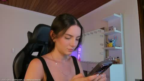 Snapshot of anelisse_ chatting on 08/02/26, 02:54 online show from 08/02/26, 02:54