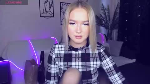 Anfisa online show from 10/30/25, 01:01