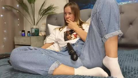 Snapshot of ange1ok chatting on 05/05/26, 03:20 ange1ok online show from 05/05/26, 03:20
