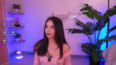 Snapshot of angeeel_ chatting on 09/17/25, 03:30 Angel online show from 09/17/25, 03:30