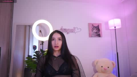 Snapshot of angeeel_ chatting on 09/30/25, 05:12 Angel online show from 09/30/25, 05:12