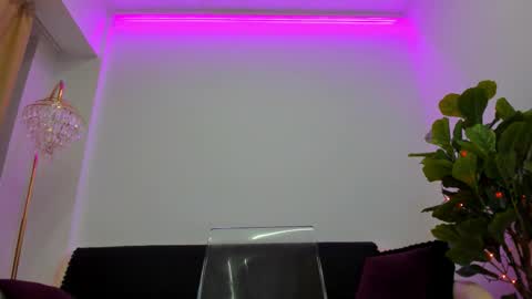 Snapshot of angel__vibe chatting on 11/25/25, 08:31 angel__vibe online show from 11/25/25, 08:31