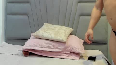 Angel online show from 11/12/25, 03:18