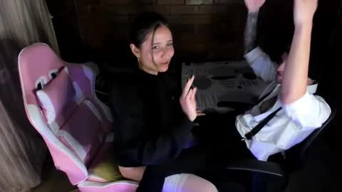 Angel y Yessi online show from 01/15/25, 06:01