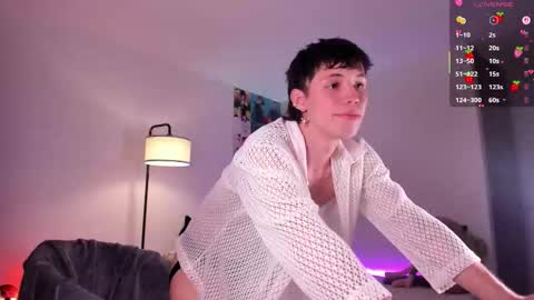 Snapshot of angel_bless19 chatting on 11/03/25, 10:32 Angel help me with 100 thumbs up online show from 11/03/25, 10:32