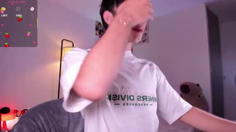 Snapshot of angel_bless19 chatting on 11/06/25, 10:32 Angel help me with 100 thumbs up online show from 11/06/25, 10:32