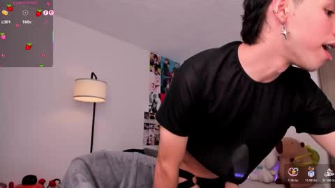 Snapshot of angel_bless19 chatting on 11/22/25, 08:52 Angel help me with 100 thumbs up online show from 11/22/25, 08:52