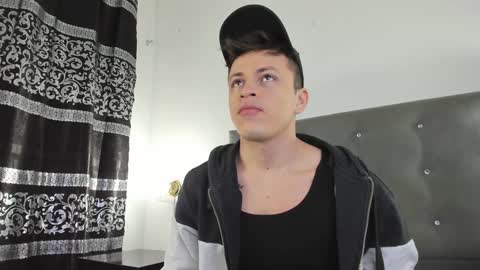 Snapshot of angel_cuervo chatting on 01/03/25, 12:30 Angel Cuervo online show from 01/03/25, 12:30