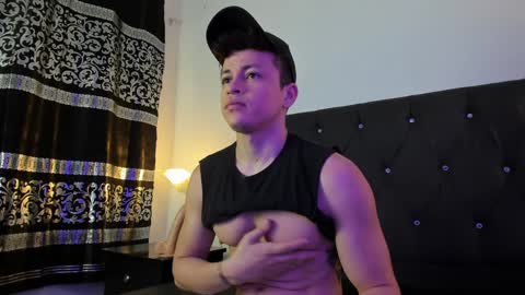 Snapshot of angel_cuervo chatting on 01/10/25, 12:36 Angel Cuervo online show from 01/10/25, 12:36