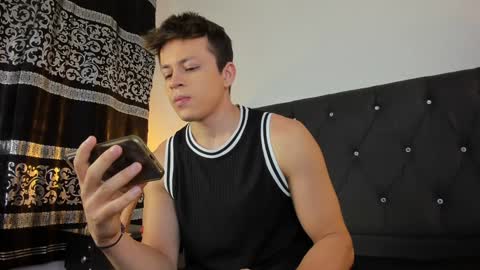 Snapshot of angel_cuervo chatting on 01/25/25, 12:37 Angel Cuervo online show from 01/25/25, 12:37