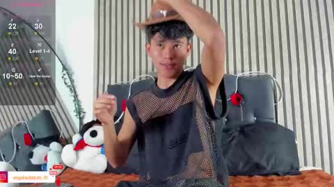 ngel Esteban  online show from 02/04/26, 07:09