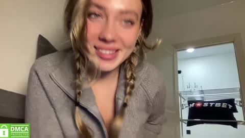 Snapshot of angel_from_sky chatting on 12/23/24, 03:23 Greetings  Jess online show from 12/23/24, 03:23