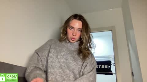 Snapshot of angel_from_sky chatting on 01/12/25, 01:37 Greetings  Jess online show from 01/12/25, 01:37