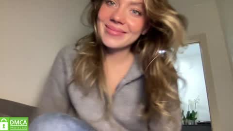 Snapshot of angel_from_sky chatting on 03/04/25, 02:10 Greetings  Jess online show from 03/04/25, 02:10