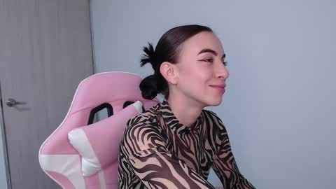 Snapshot of angel_girl10 chatting on 02/20/26, 09:04 Angel Girl online show from 02/20/26, 09:04