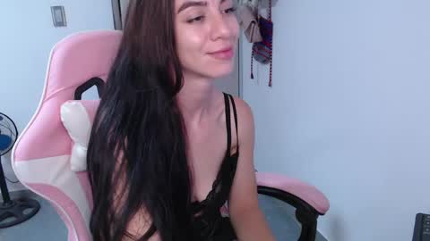 Snapshot of angel_girl10 chatting on 04/28/26, 04:17 Angel Girl online show from 04/28/26, 04:17
