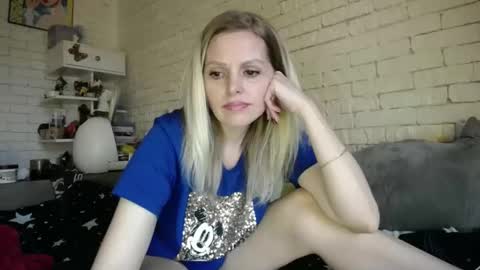 Snapshot of angel_girllovemy chatting on 02/14/25, 02:33 ANGEL online show from 02/14/25, 02:33