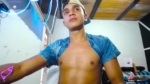 Snapshot of angel_latinboy chatting on 01/31/25, 08:01 Angel online show from 01/31/25, 08:01