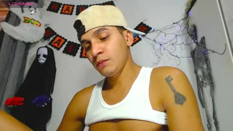 Snapshot of angel_latinboy chatting on 10/21/25, 07:47 Angel online show from 10/21/25, 07:47
