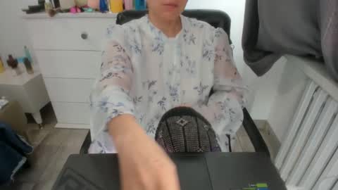 Snapshot of angel_lee__ chatting on 02/18/25, 05:09 angel_lee__ online show from 02/18/25, 05:09