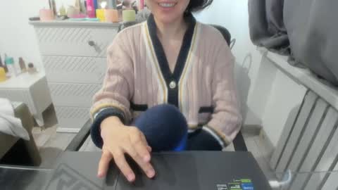 Snapshot of angel_lee__ chatting on 03/09/25, 05:00 angel_lee__ online show from 03/09/25, 05:00
