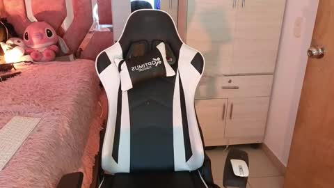 Snapshot of angel_lusst chatting on 12/23/24, 08:11 angeline online show from 12/23/24, 08:11