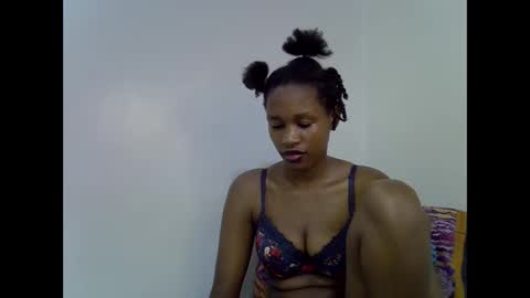 angel_mia5 online show from 11/25/25, 07:25