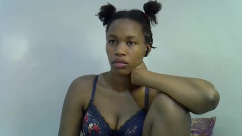 angel_mia5 online show from 11/27/25, 12:35