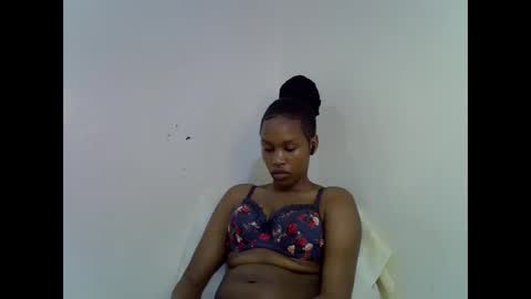 angel_mia5 online show from 12/18/25, 12:38