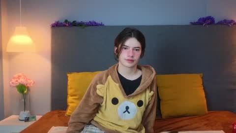 Angel online show from 01/12/25, 03:49