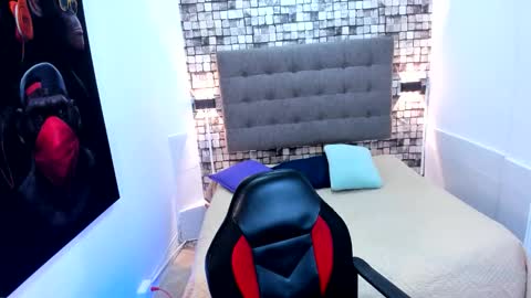 Angel Silver online show from 12/17/25, 09:21