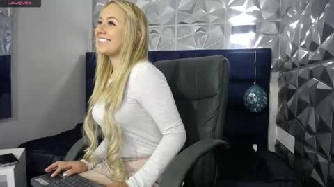 Angel online show from 12/22/25, 11:51