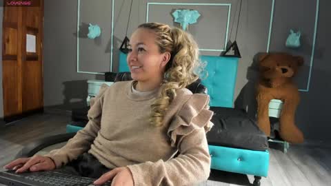 Angel online show from 04/10/26, 11:37