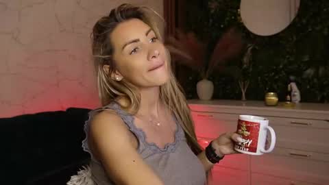 Anysia online show from 12/16/25, 05:23