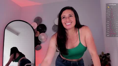Snapshot of angela_fiory chatting on 01/17/25, 04:04 Ange online show from 01/17/25, 04:04