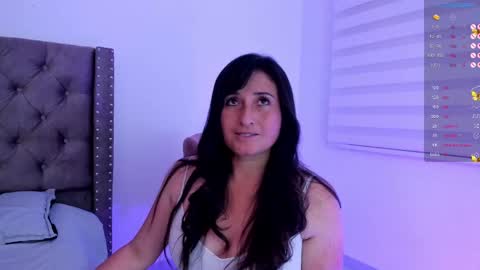 Snapshot of angela_fiory chatting on 10/17/25, 08:33 Ange online show from 10/17/25, 08:33