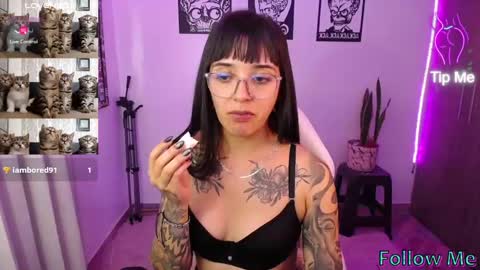 Snapshot of angela_lauren chatting on 02/25/25, 03:42 Angela online show from 02/25/25, 03:42