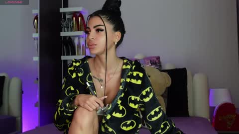 Snapshot of angela_myst chatting on 05/01/26, 12:43 Angela online show from 05/01/26, 12:43