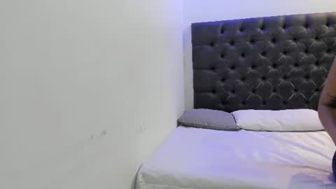angela_rendon online show from 06/18/26, 11:03