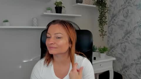 Snapshot of angela_samt chatting on 09/12/25, 01:00 Angela online show from 09/12/25, 01:00