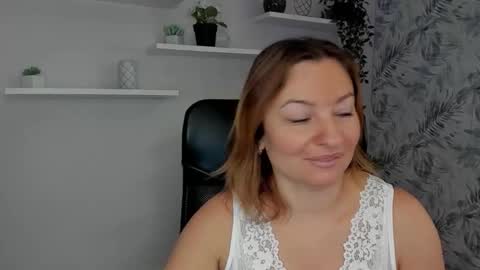 Snapshot of angela_samt chatting on 09/15/25, 05:40 Angela online show from 09/15/25, 05:40