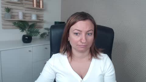 Snapshot of angela_samt chatting on 09/22/25, 05:42 Angela online show from 09/22/25, 05:42