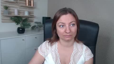 Snapshot of angela_samt chatting on 09/23/25, 06:27 Angela online show from 09/23/25, 06:27
