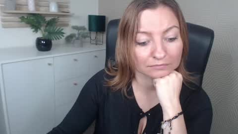 Snapshot of angela_samt chatting on 09/24/25, 07:12 Angela online show from 09/24/25, 07:12