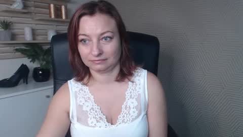 Snapshot of angela_samt chatting on 10/06/25, 05:27 Angela online show from 10/06/25, 05:27