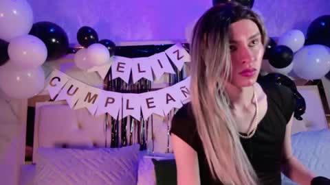 angela_white22 online show from 05/18/26, 03:51