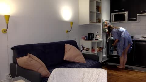 Angela online show from 02/02/26, 06:06